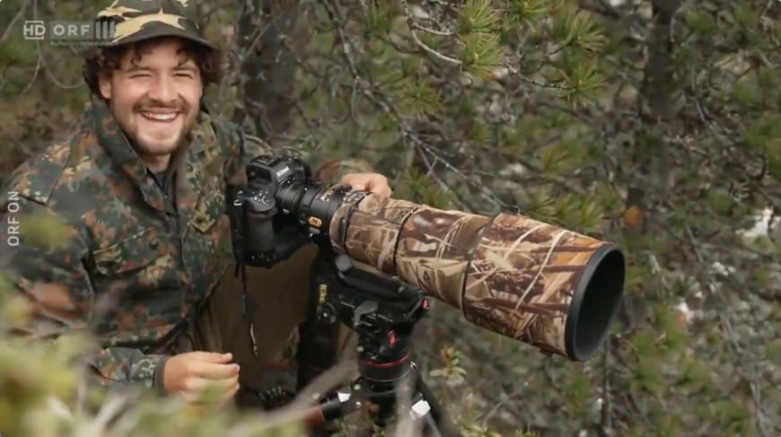 Papierfotografie Projekte | Philipp Egger, Natur- und Wildtierfotografie mit besonders großem Teleobjektiv und Tarnmuster, für beeindruckende Aufnahmen in der Natur.