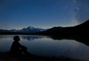 Fernrohr, Sternenhimmel, Bergsee, Nachthimmel, Alpen, Natur, Landschaft, Panorama, Sternschnuppen, Sternenhimmel, nachhaltige Tourismus, Outdoor, Abenteuer.