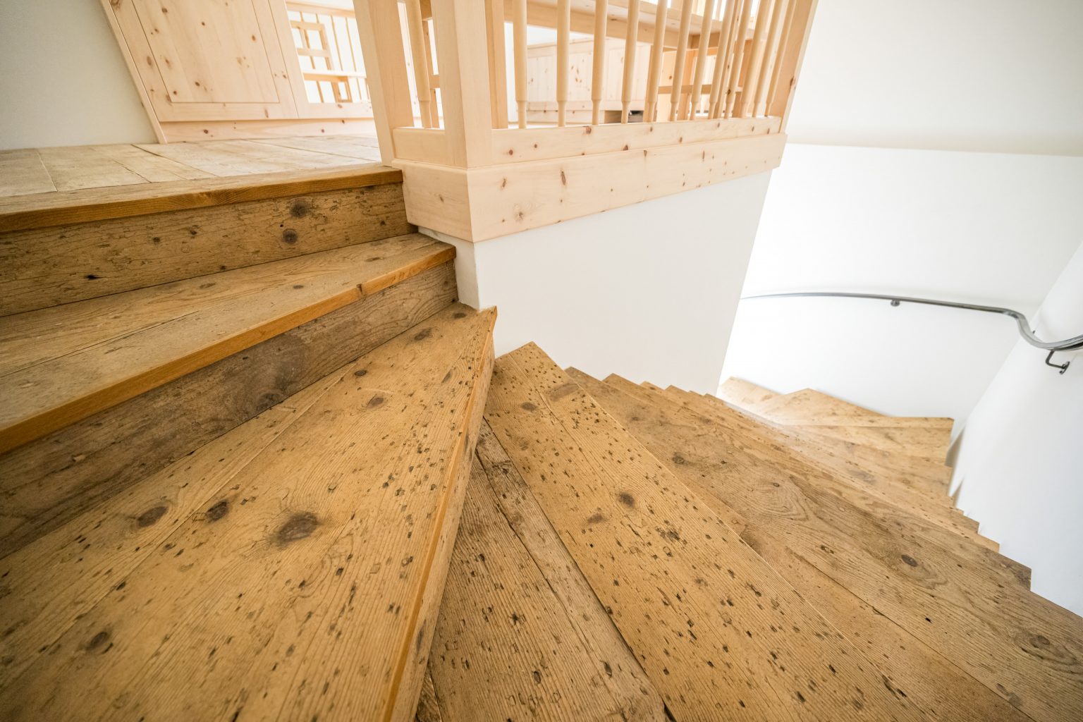 Natürlich! Hier sind die SEO-optimierten Texte für die angegebene Bild:.