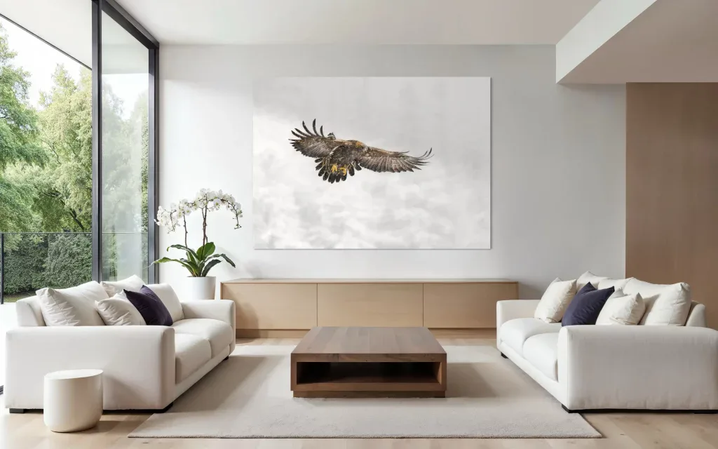 Flaches, modernes wohnzimmer mit weißen sofas, großen fenstern und einem vogelbild an der wand, elegantes interieur mit minimalistischen möbeln, natürliche helligkeit, stilvolles wohnkonzept für wohnraumgestaltung.