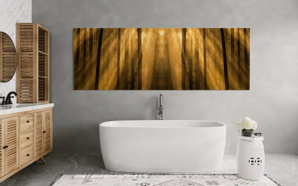 Naturfotografie von Bäumen im Sonnenlicht, modernes Badezimmer mit freistehender Badewanne, minimalistisches Design, natürliche Materialien, entspannende Atmosphäre, Wohnstil für Wellness und Entspannung, Fokus auf Natur und Design.