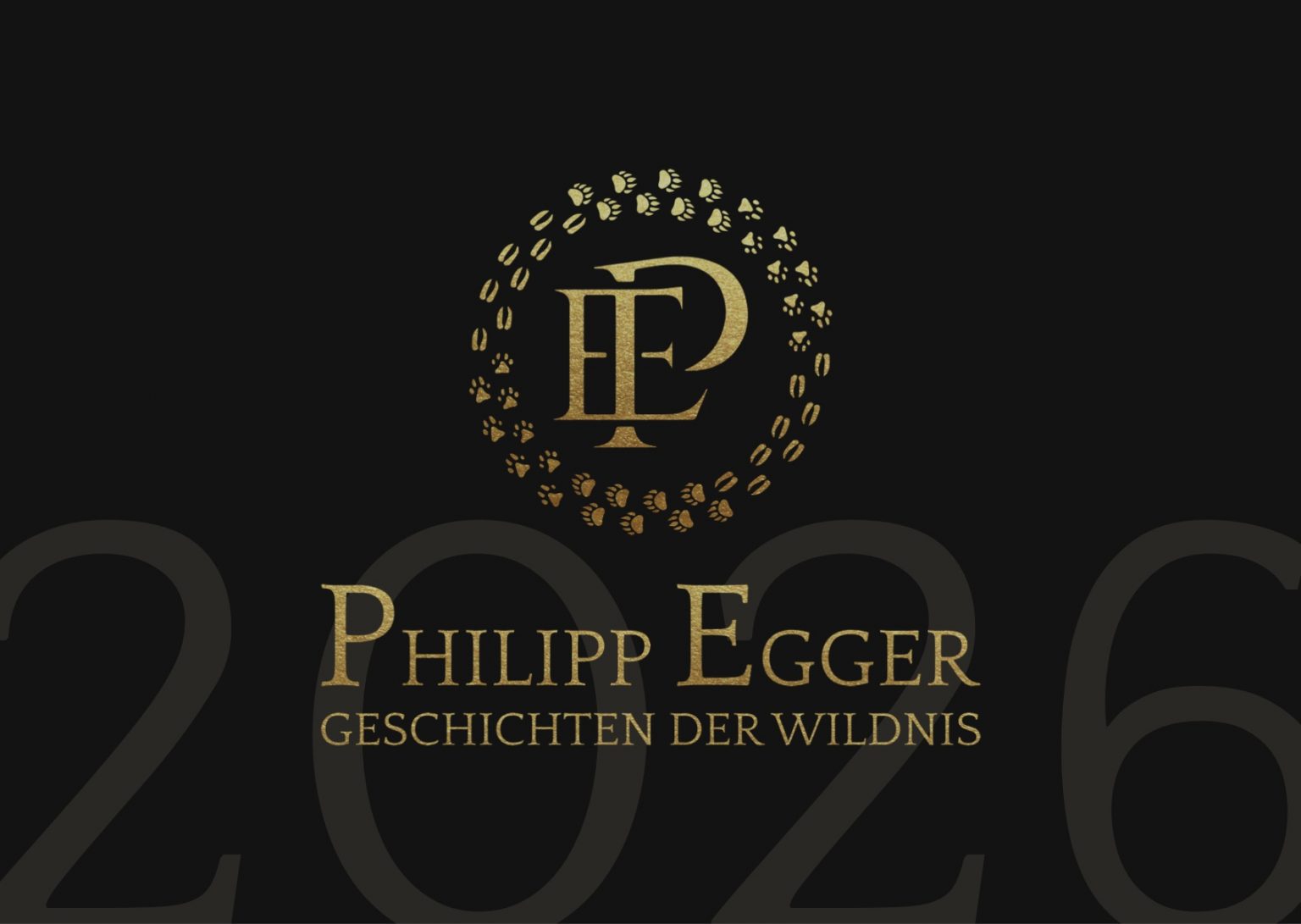 Hochwertiges Logo von Philipp Egger, spezialisiert auf Geschichten aus der Wildnis, luxuriöse Markenentwicklung, elegante Gold-Designs, Natur und Nachhaltigkeit, kreative Markenführung und Naturinspiration.