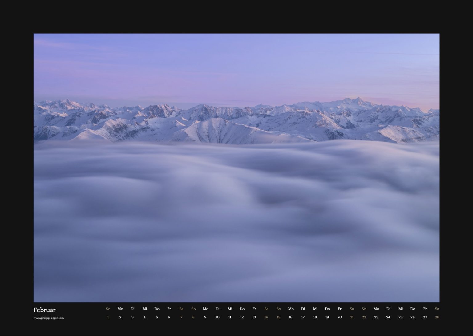 Sonnige winterlandschaft mit schneebedeckten bergen und wolkenmeer im februar, beeindruckende alpenkulisse für nature fotos, perfekte erinnerung an die majestätische landschaft.